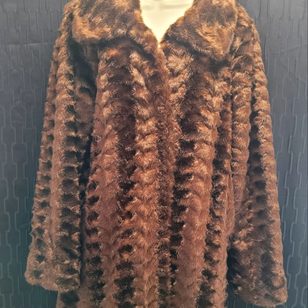 Dennis by Dennis basso Mid Length Faux Fur Coat Size Medium - Picture 1 of 9
